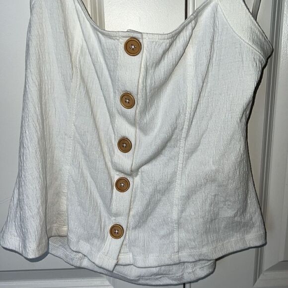 OTHERS FOLLOW Halter Top 🤍 - Picture 2 of 6